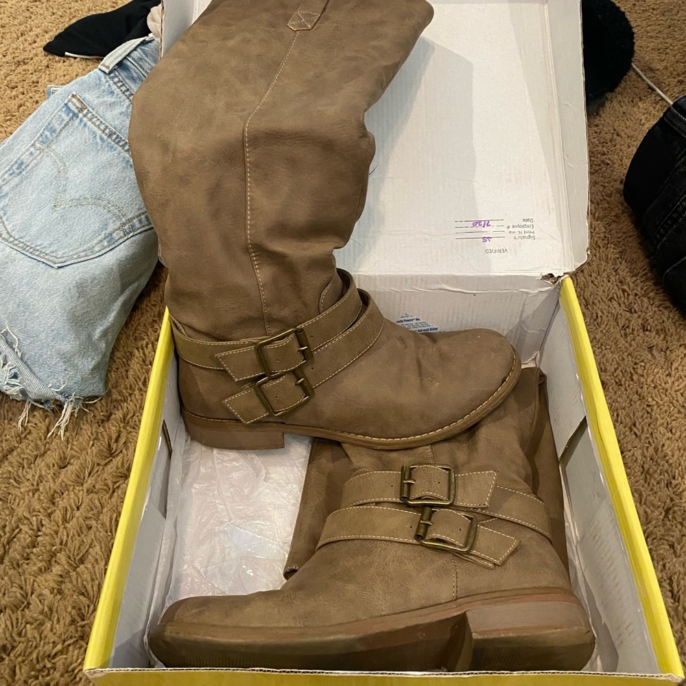 About knee high dress boots, super lightweight and on the taupe colored side